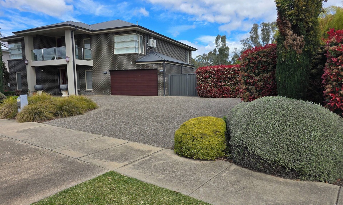 Shepparton House | Located in a peaceful part of Shepparton , perfect for family holidaynnn.