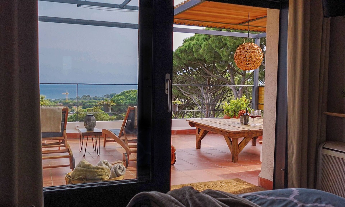 Sant Andreu de Llavaneres Apartment | Loft with Panoramic Sea View and Wellness, Boutique Estate near Barcelona Coast