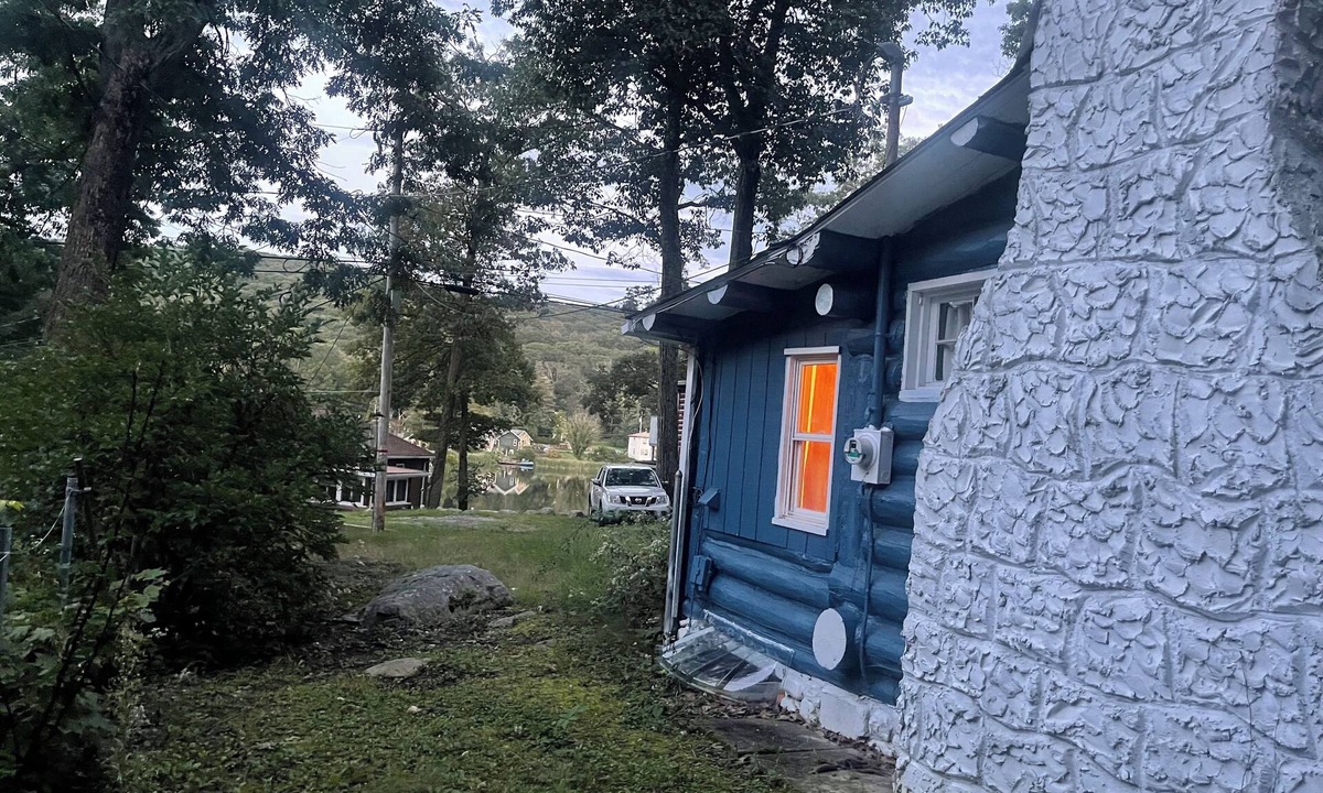 West Milford Cabin | Log Cabin with Great Lake Views