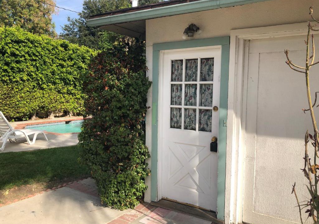 Van Nuys House | Lovely One Bedroom with a Pool