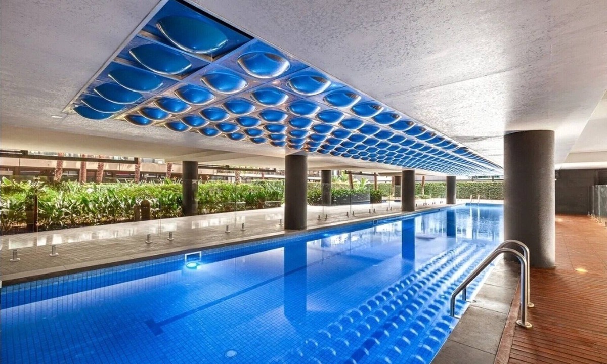 Port Melbourne Apartment | Luxe 2 Bed Apt, Seconds to Beach & Minutes to City
