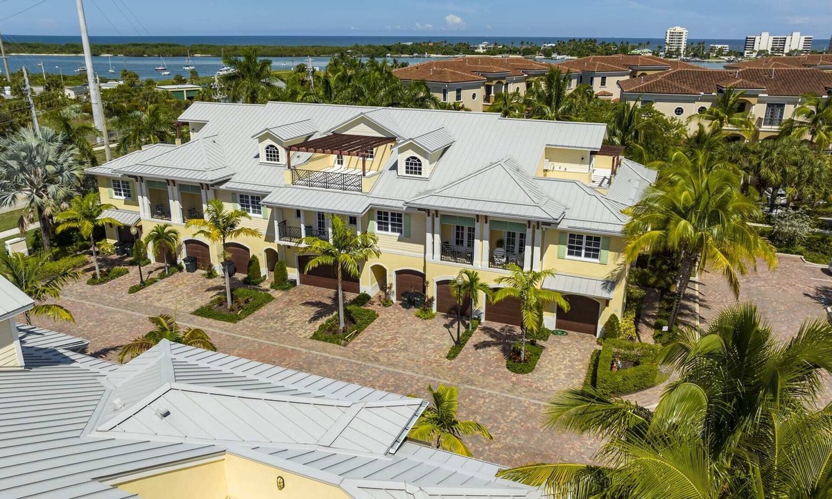 Jupiter House | Luxe Townhome/Heated Pool/Beach/Golf