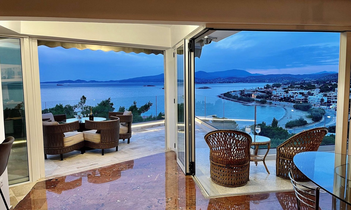 Saronida Apartment | Luxurious 2-bed Seaside Apartment in Saronida