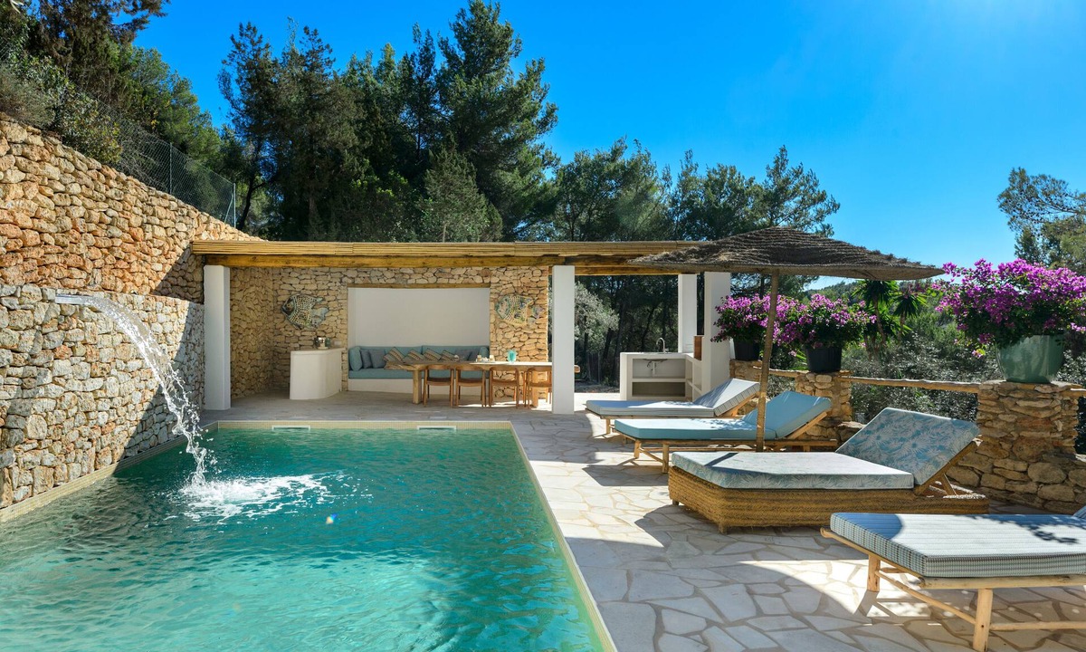 Sant Carles de Peralta Villa | Luxurious villa with swimming pool