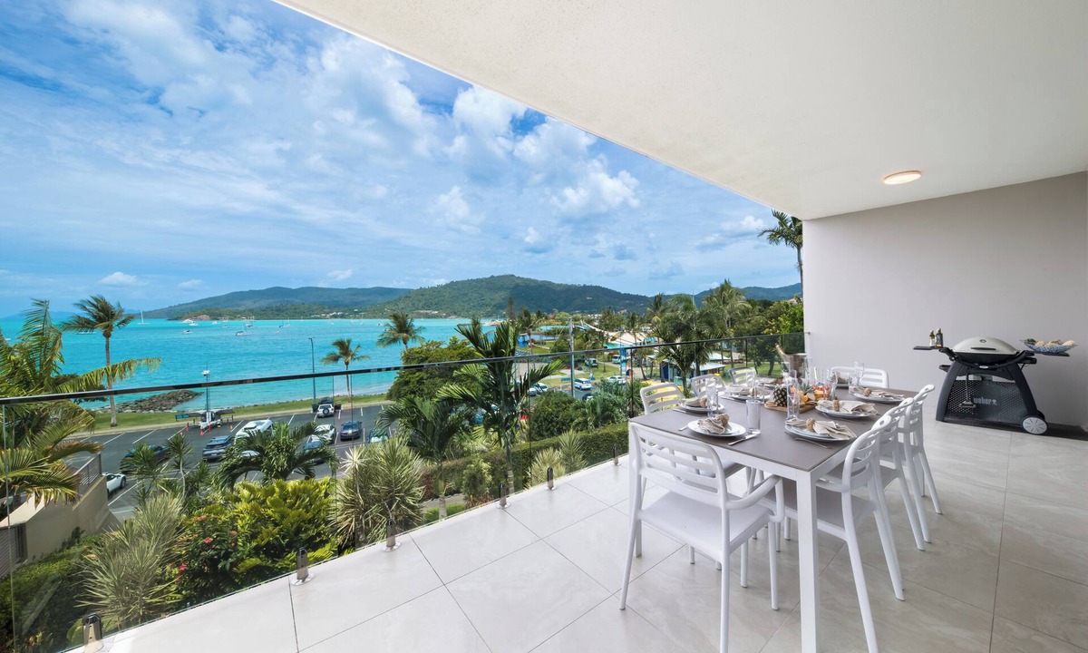 Airlie Beach Apartment | Luxury 1 bedroom apartment in Central Airlie with the best views