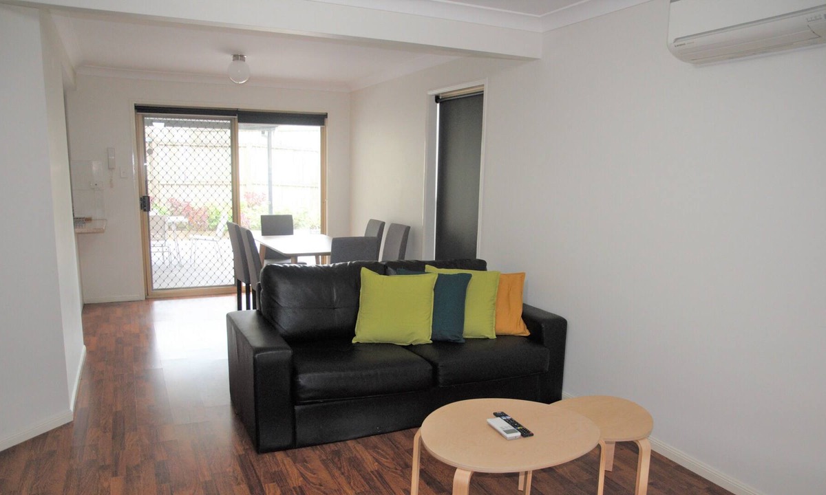 Woodridge House | Luxury 3 bedroom townhouse in Woodridge