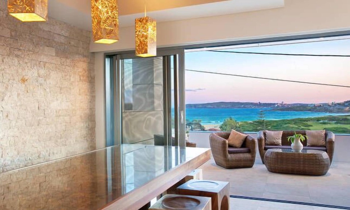 North Curl Curl House | Luxury Beach Home Pool Ocean Views Walk to Beach