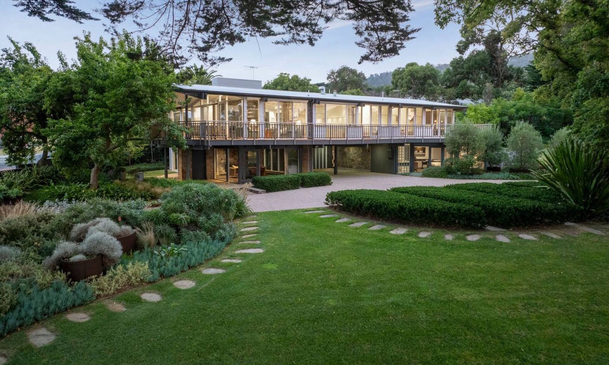 Dromana House | Luxury Beach House on two acres/Private Bathing Box/Botanic Like Gardens