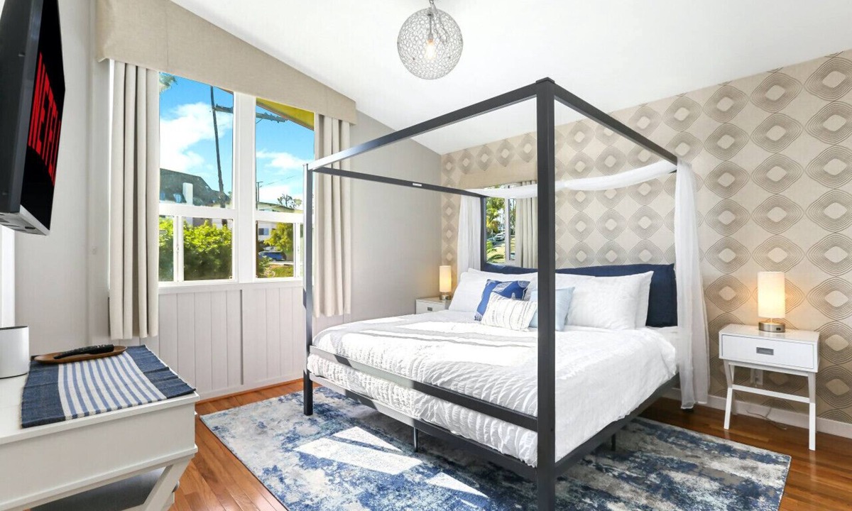 Belmont Shore House | Luxury Beach House w Jacuzzi, BBQ, 2 Parking Space