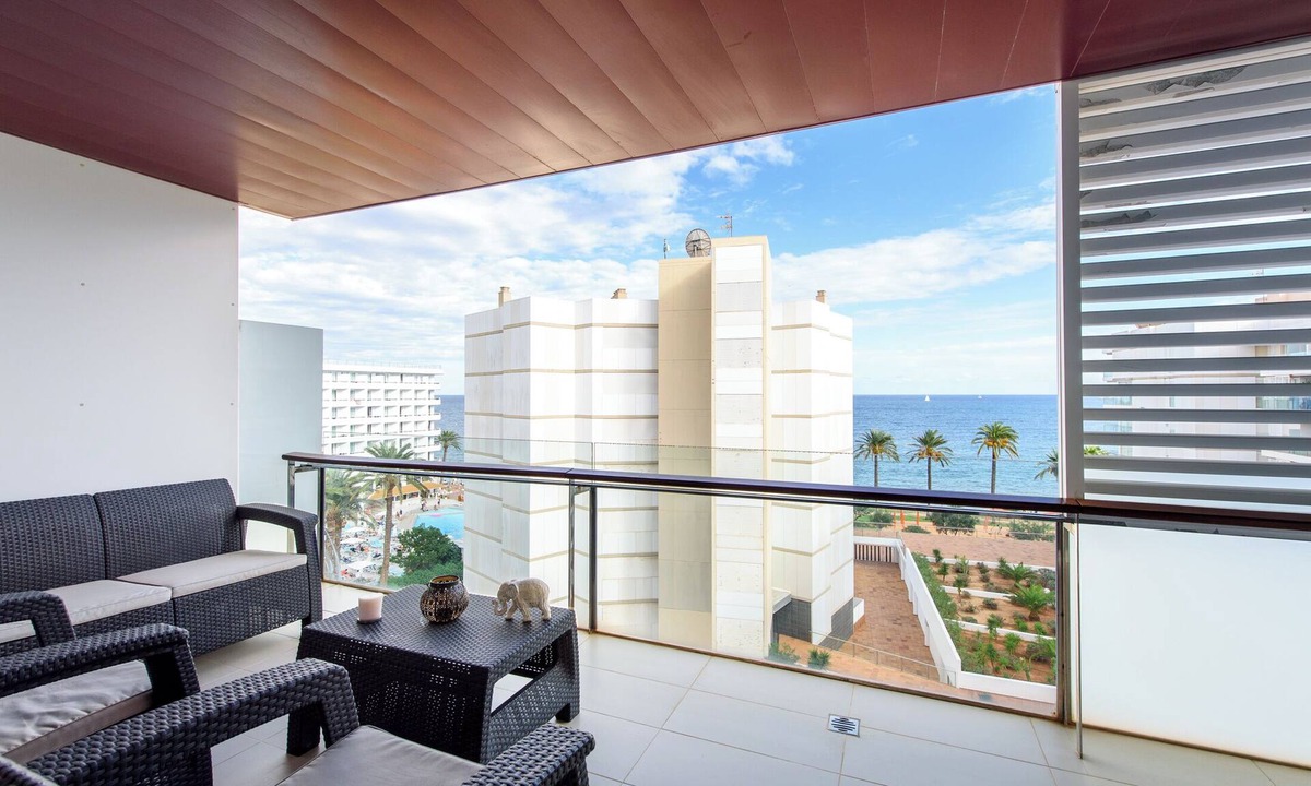 Figueretas Apartment | Luxury beachfront apartment