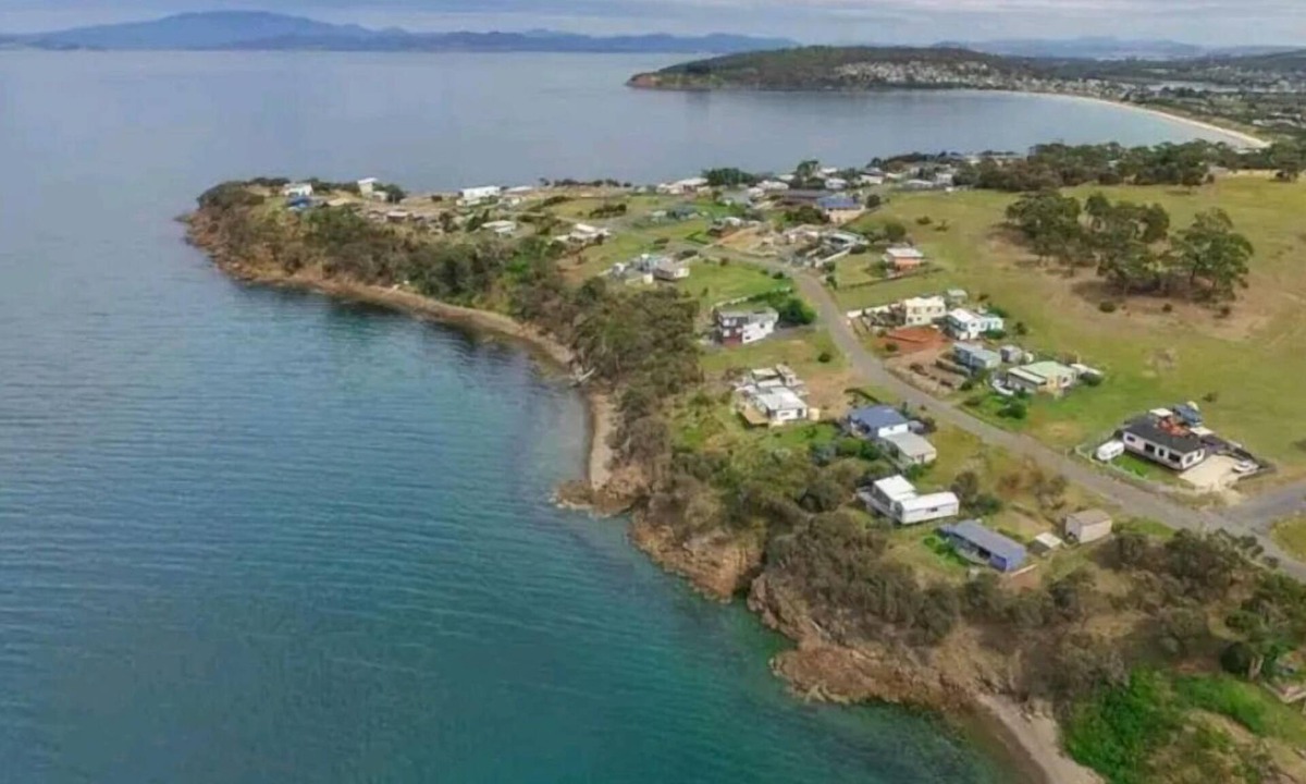 Primrose Sands House | luxury caravan great views