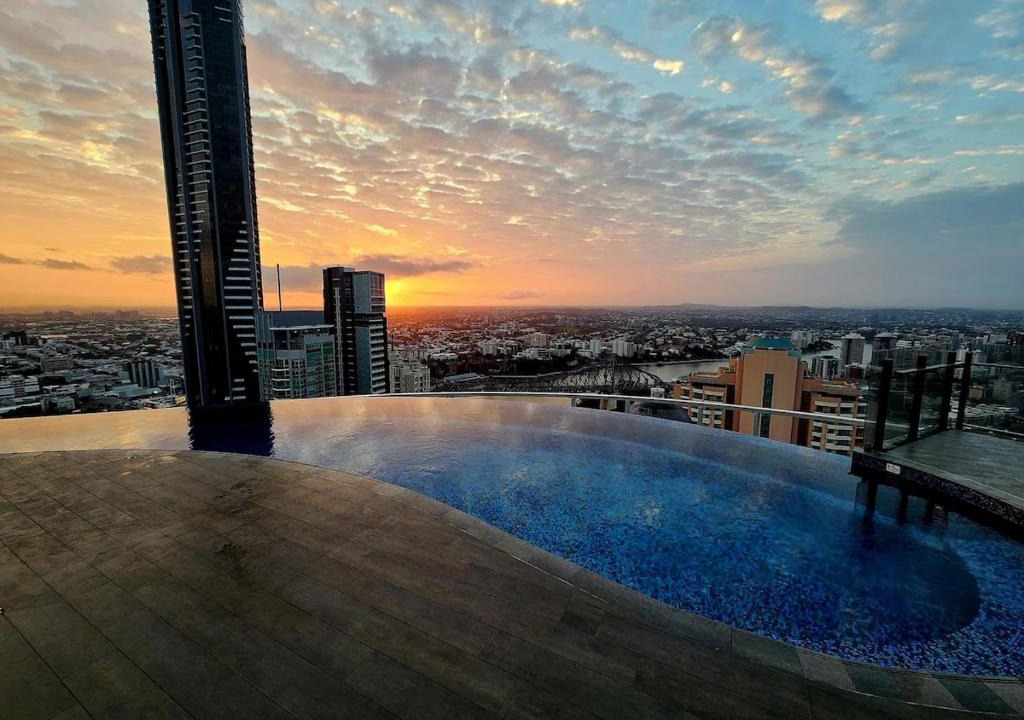 Brisbane Central Business District Apartment | Luxury CBD Apt with 180 River Views & Rooftop Pool
