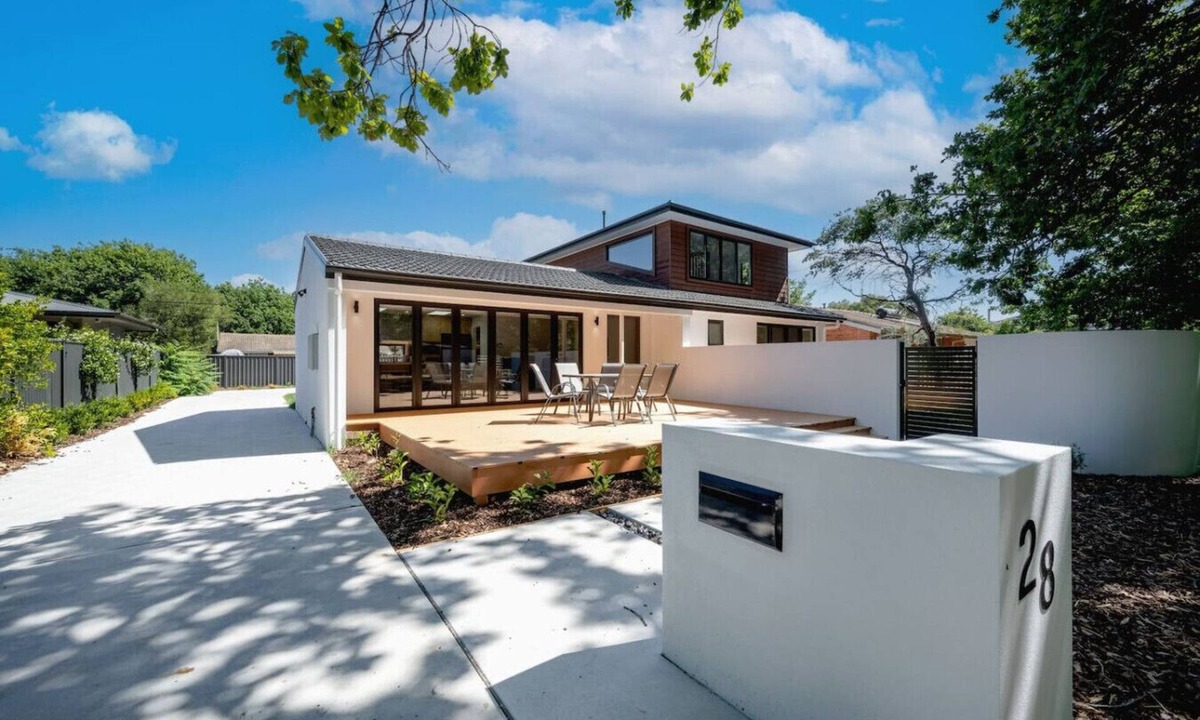 Dickson House | Luxury family home near Dickson Village