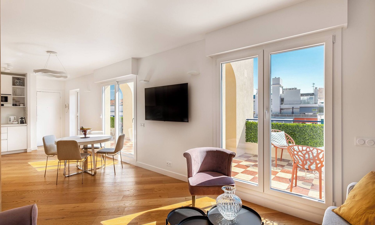 Gambetta Apartment | Luxury Penthouse 2BDR/2BATH Terrace 3min Walk Beach/Promenade