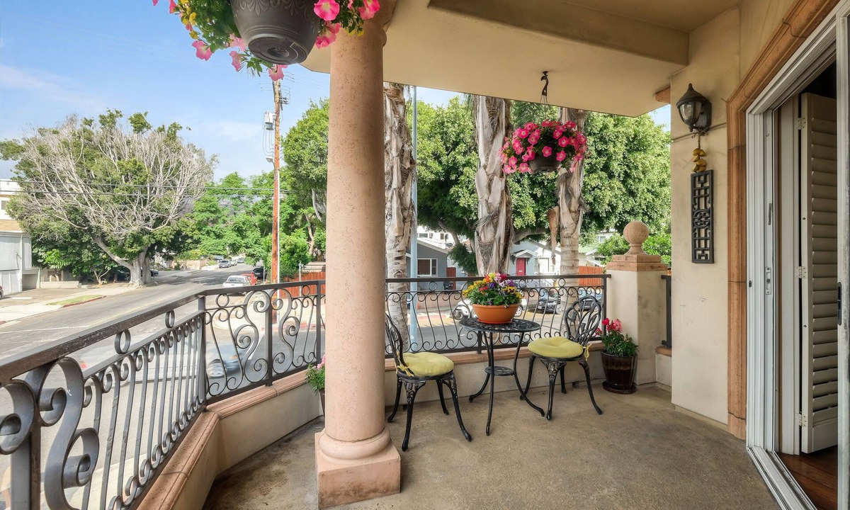 Sawtelle Condo | Luxury & Spacious 3 Bedroom Condo, Close to the Beach, UCLA & Beverly Hills