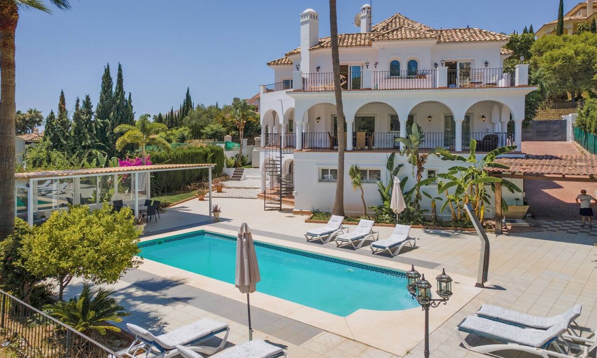 Benahavis Villa | Luxury Villa in Los Arqueros Golf with Private Pool and Sea Views
