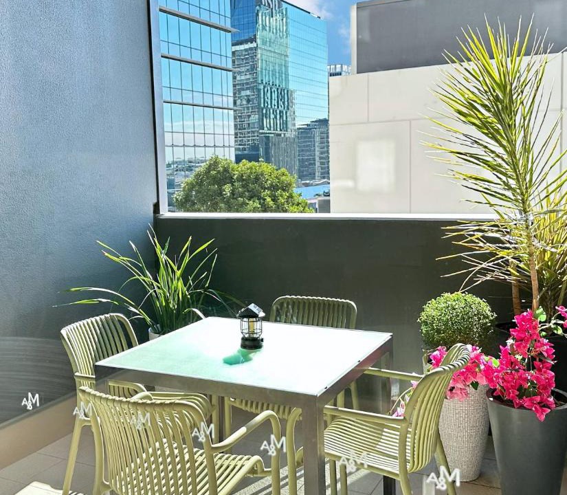 Fortitude Valley Apartment | MAANGO 1BR Apt James St Free Parking Balcony