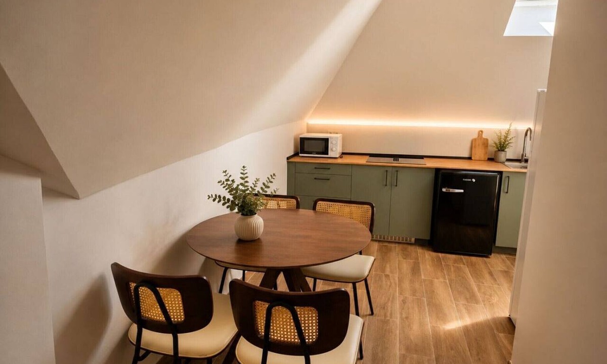 Guindalera Apartment | Madrid Pad with 2 Baths