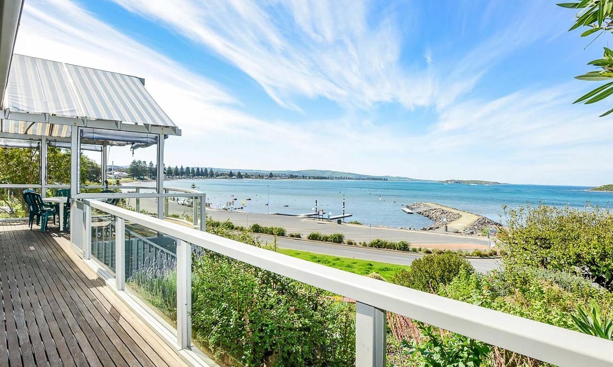 Encounter Bay House | Magnificent Views Over the Bay