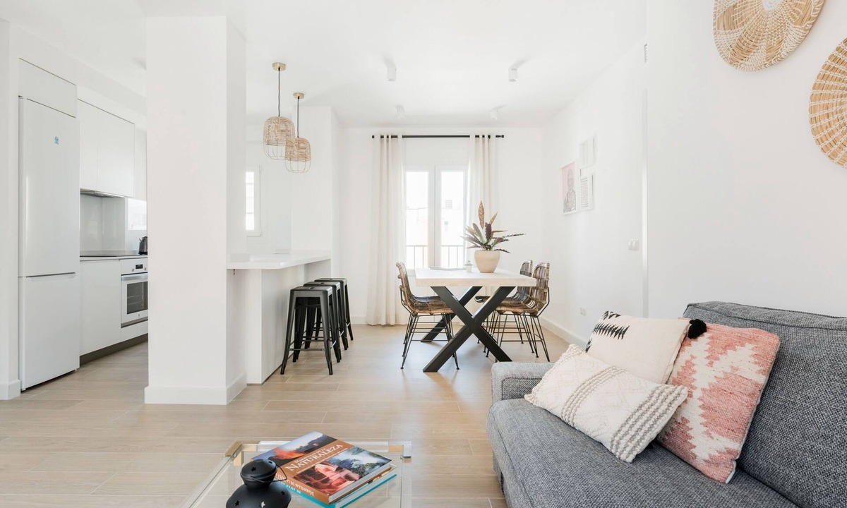 La Victoria Apartment | Malaga Center Condo with PARKING. New renovated! 1 min Alcazaba & Plaza Merced