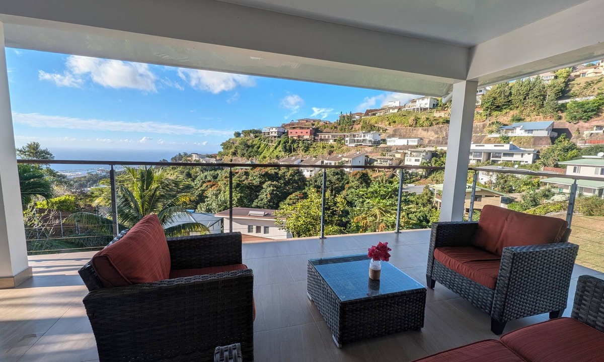 Faaa House | Manapiti on the hill, in luxury residence Pamatai Hills, close to airport