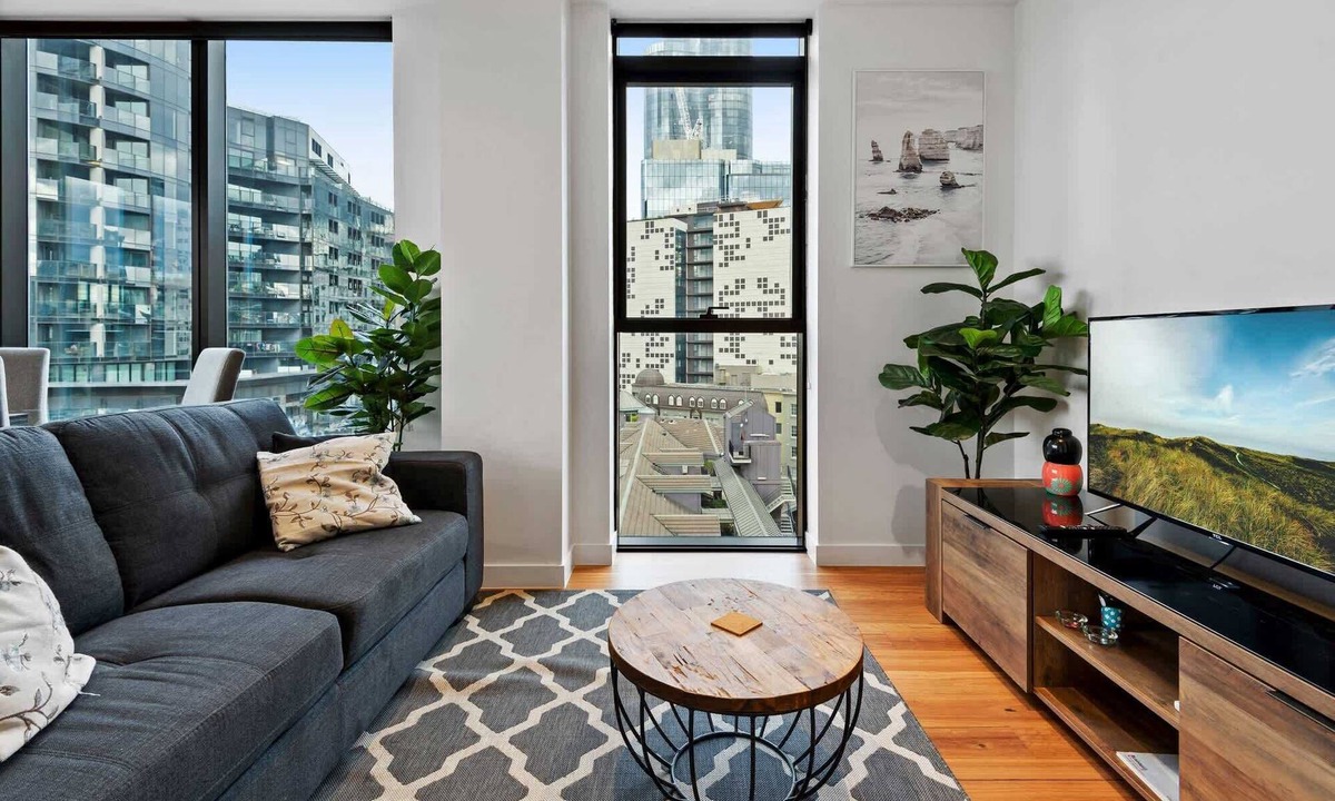 South Yarra Apartment | Melbourne CBD Retreat with Spacious Balcony Views