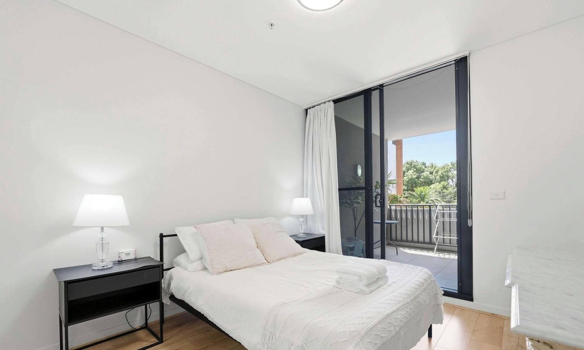 Wolli Creek Apartment | MetaWise BnB 2BR Near Airport Pool Gym Train