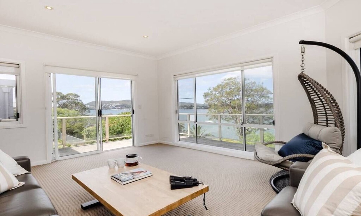 Point Clare House | Metawise Stylish 2-Bedroom Home with Easy CBD Ac