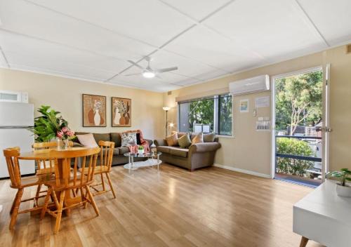 Metung Apartment | Metung Akora 2Bdrm Apartment 1 - Pets & Boats welcome! Close to Town, Free Wifi & Netflix