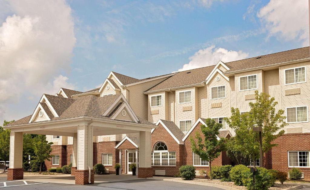 Geneva Hotel | Microtel Inn and Suites by Wyndham - Geneva