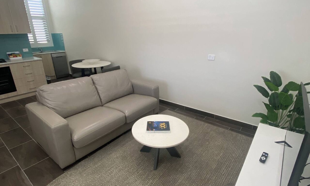 Goulburn Apartment | Modern 1-Bedroom Apartment in Goulburn CBD – Ideal for Work or Leisure