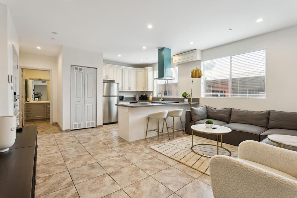 East Hollywood Apartment | Modern 1BR Apt in Hollywood
