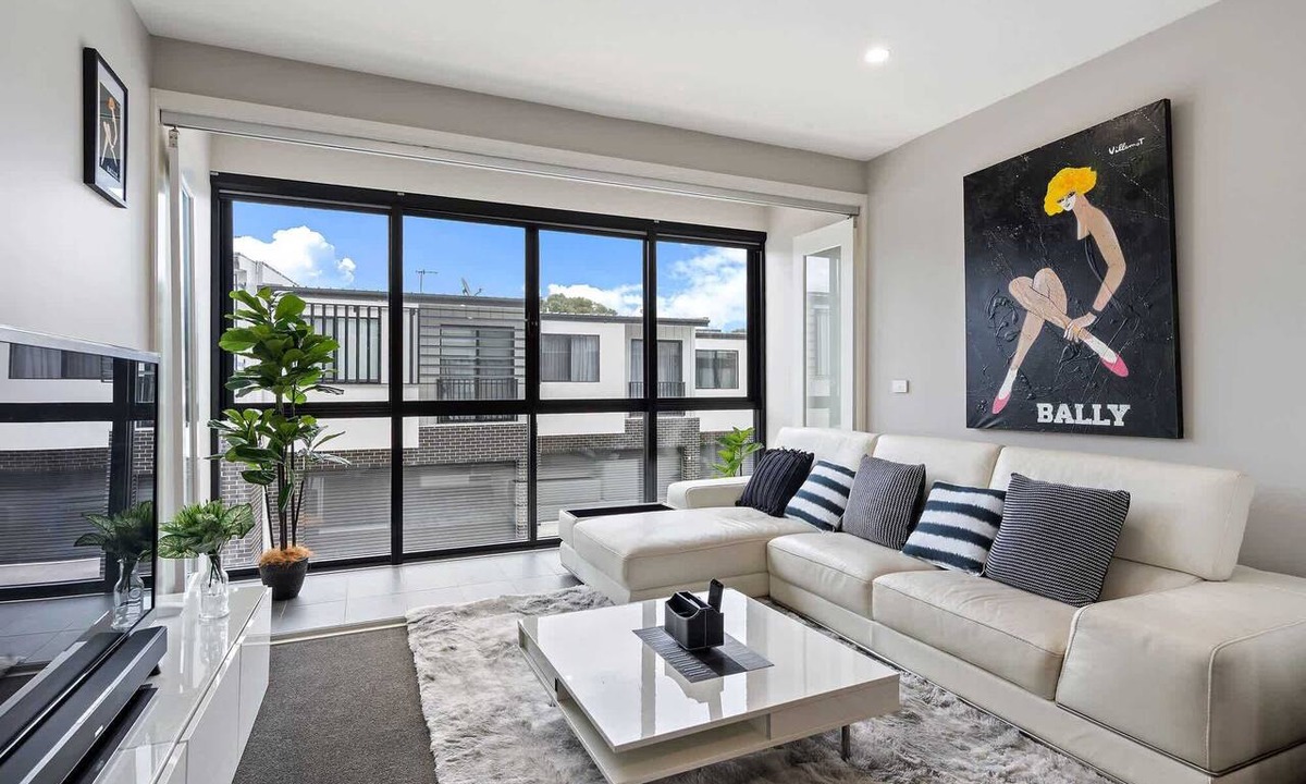 Greenway House | Modern 3-Bedroom Townhouse in Quiet Greenway