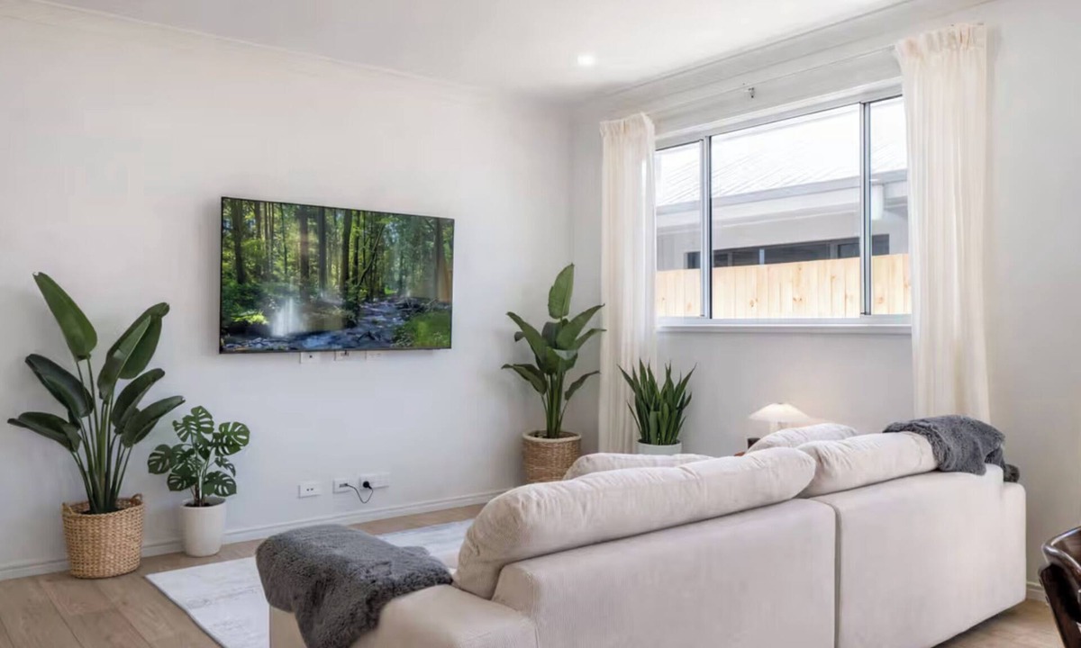 Pallara House | Modern 4-Bedroom Home in Pallara | Free Parking | Close to Brisbane