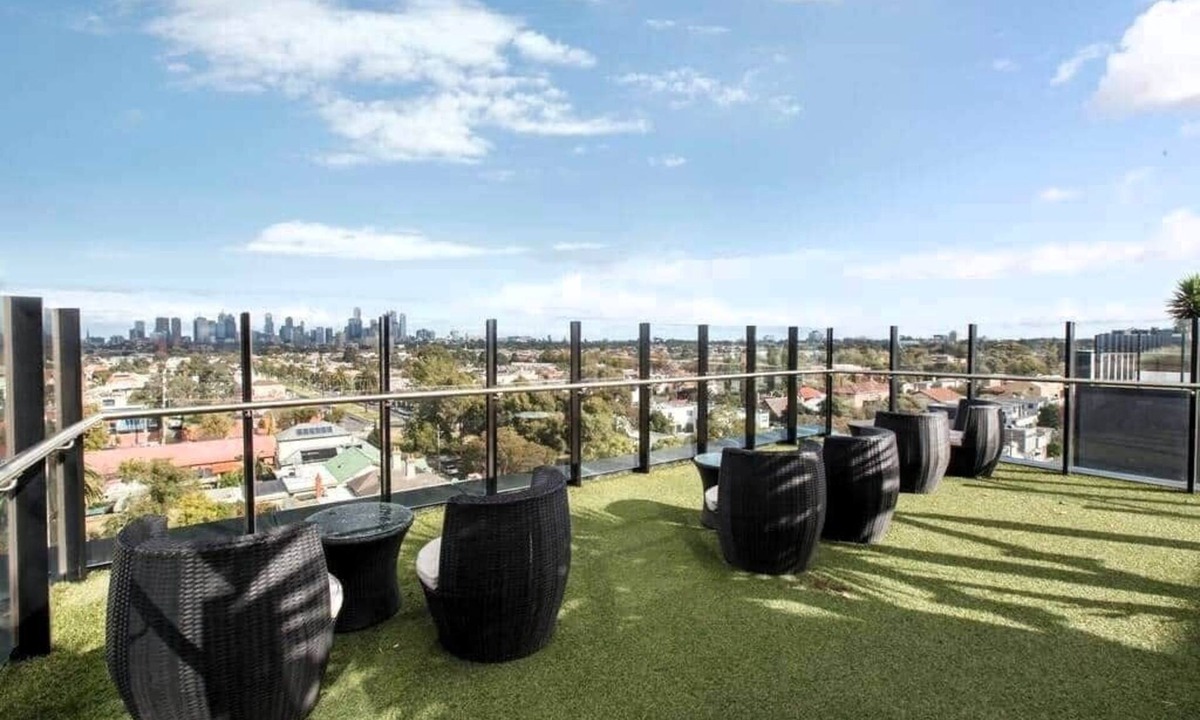 Brunswick East Apartment | Modern Apartment w/Rooftop by Peppy Beach Retreats® (Vic), Ettaro