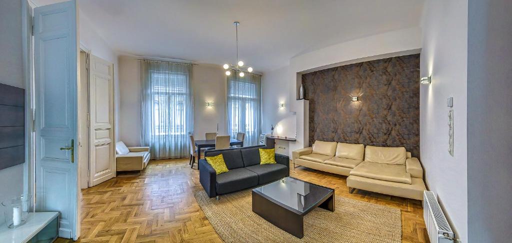 Inner City Budapest Apartment | Modern Beauty at Váci