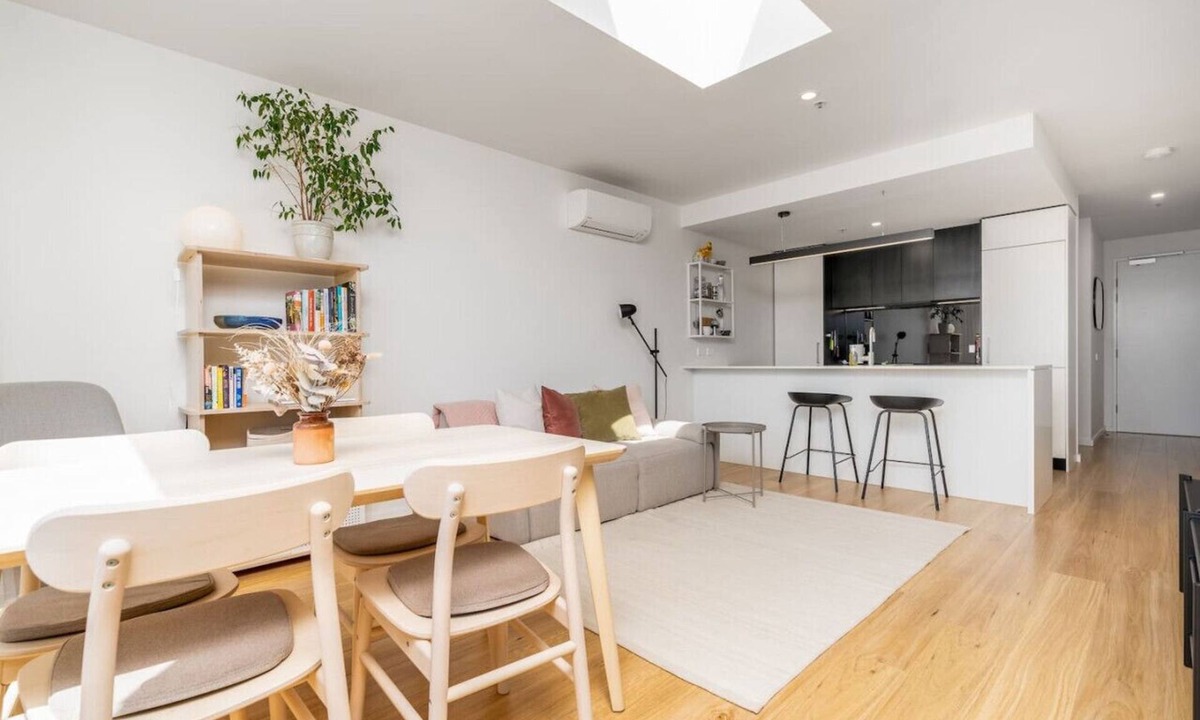 Dickson Apartment | Modern City Living - Apt in Vibrant Dickson