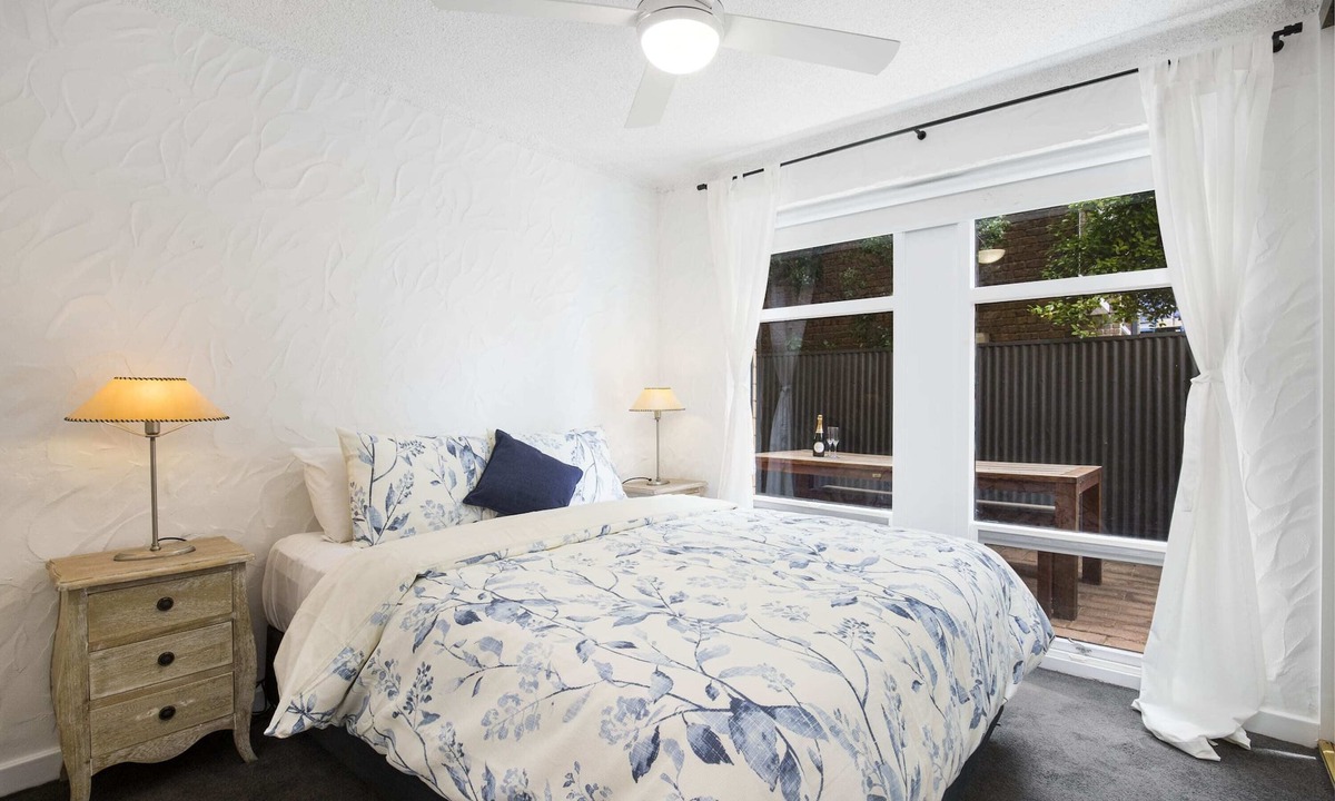 Glenelg North Apartment | Modern & Cosy Courtyard | Glenelg North| 2 bdrm