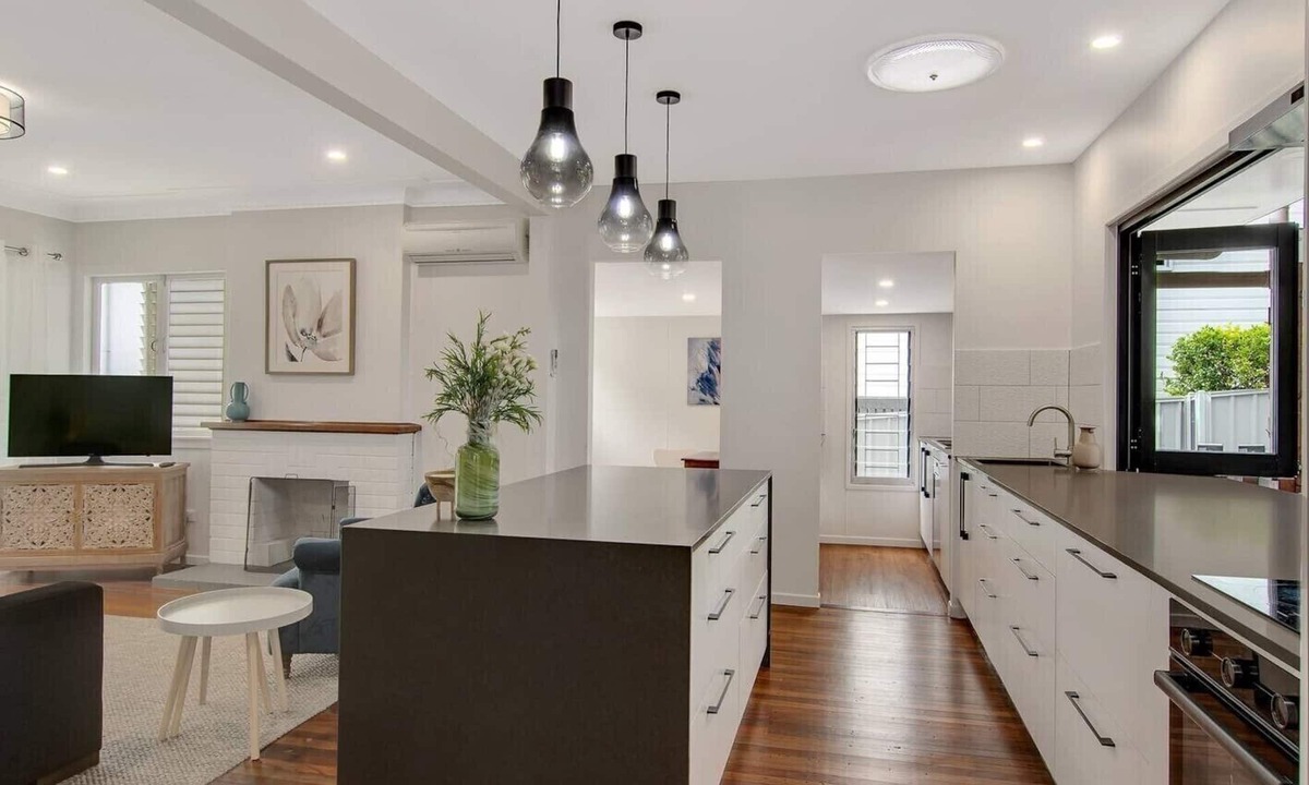 Graceville House | Modern family home in a leafy riverside suburb