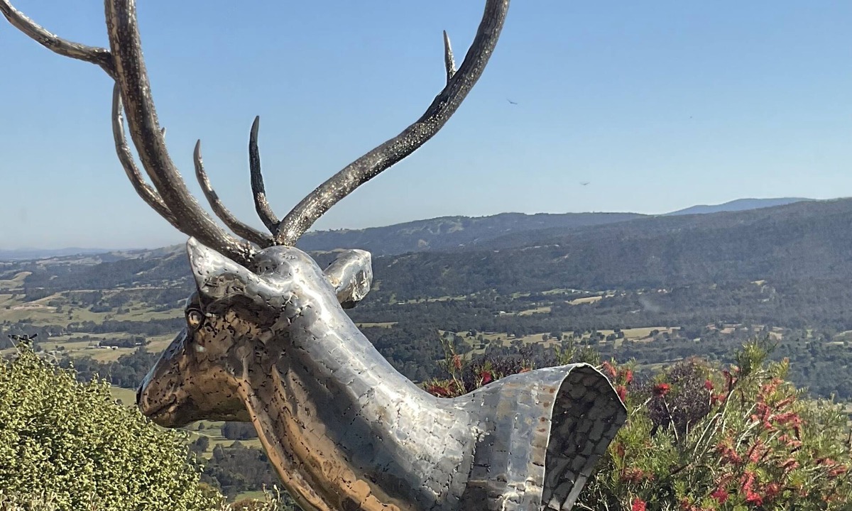 Clonbinane House | Modern farm house that has the the most incredible views only 1hr from Melbourne