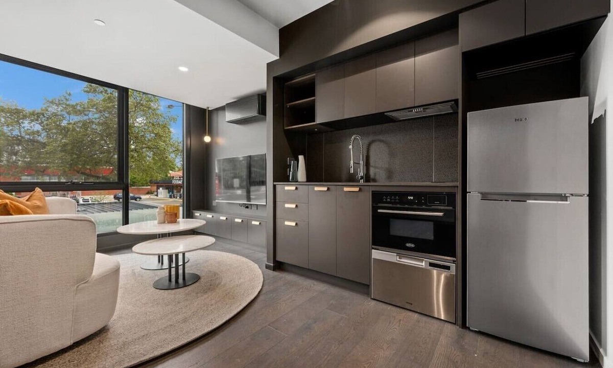 Braddon Apartment | Modern Lonsdale Studio w/Cozy Interiors