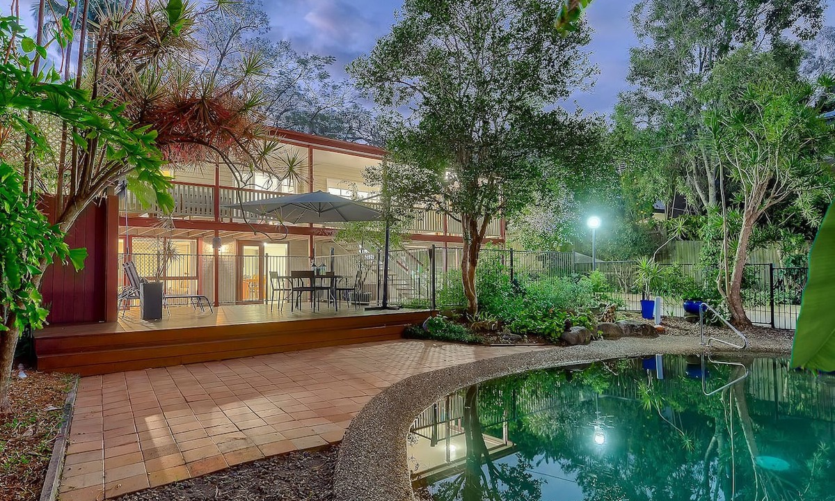 Bardon House | Modern Queenslander- sauna, spa and pool in the heart of Brisbane next to forest