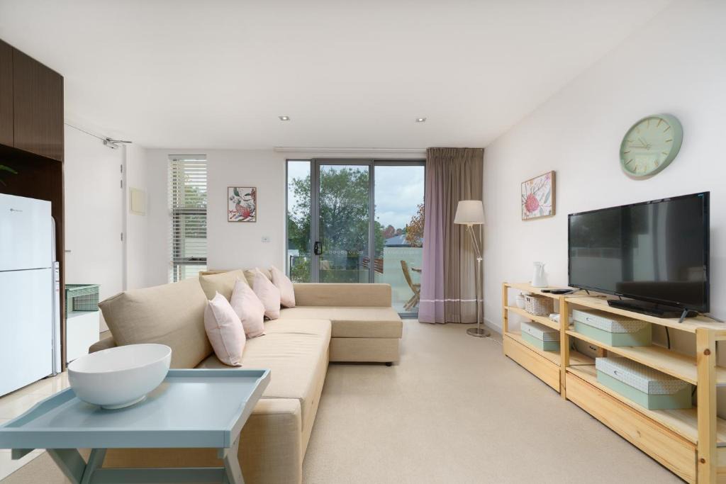 Campbell Apartment | Modern Stay in Campbell Near Canberra Centre - Hosted by Canstay