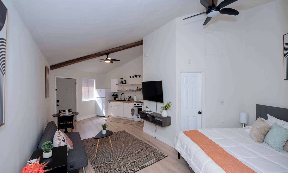 Huntsville Apartment | Modern Studio for 2—Huntsville Botanical Gardens