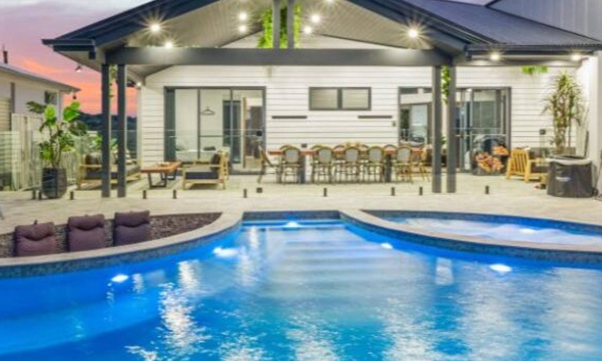 Moogerah House | Moogerah Lake House #5 - Luxury Lake House (Sleeps up to 23 People)