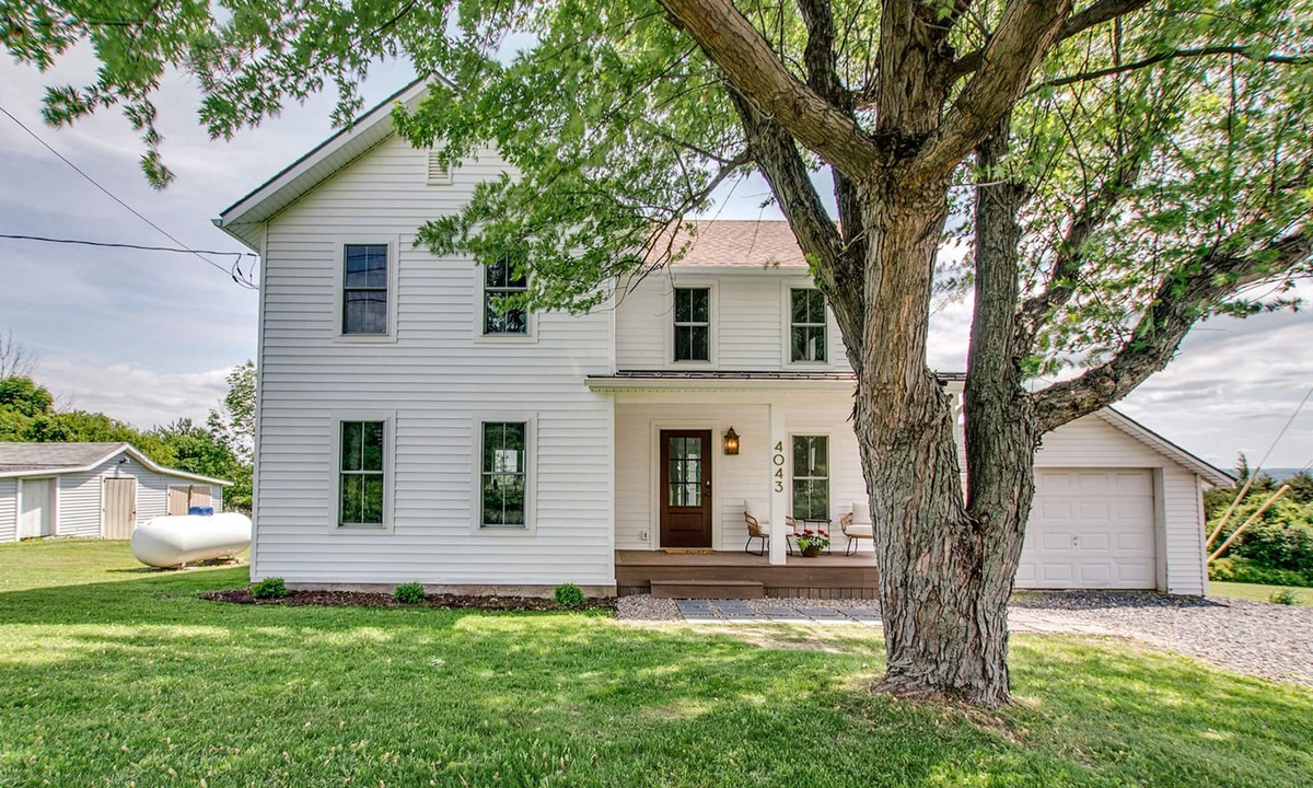 Valois House | Morning Dove farmhouse on Seneca lake wine trail