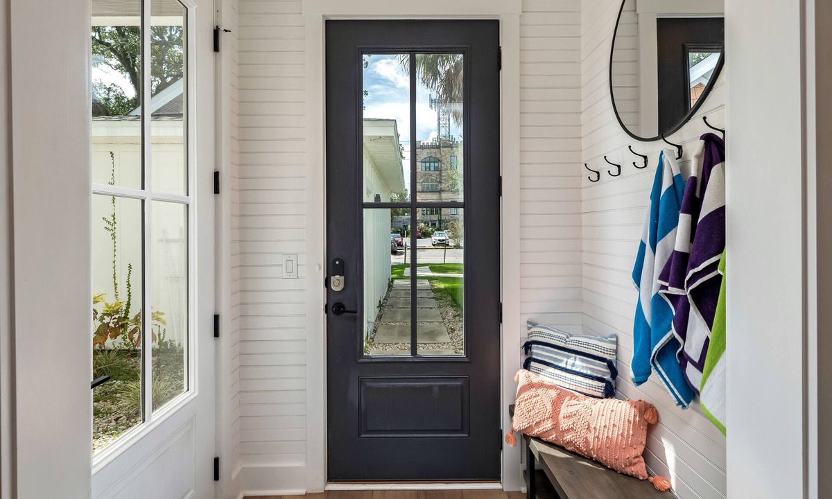 East Hill House | New build in 2020 - 4/2.5 Home - Close to downtown & beaches