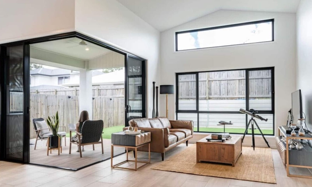 Heathwood House | New Designer Built Boutique Holiday Home@Heathwood