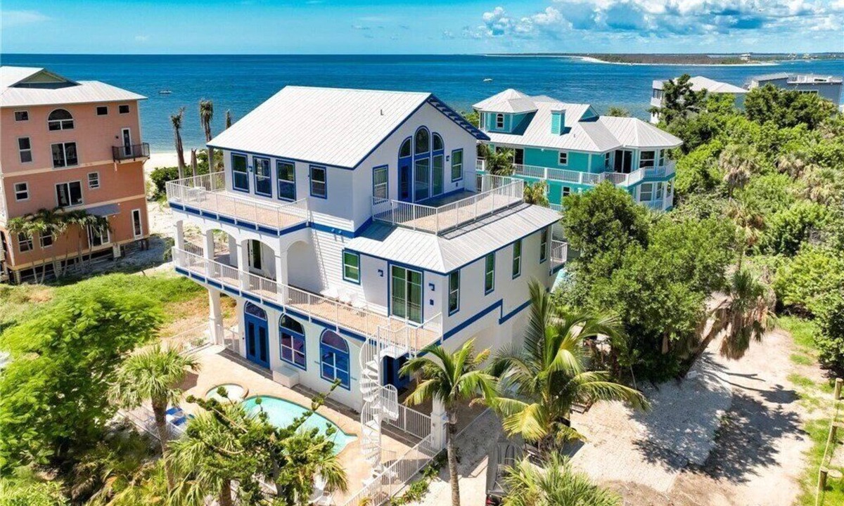 Jose's Hideaway House | NEW LISTING! BEACH PARADISE: BEACHFRONT, SLEEPS 10, 2 CARTS, POOL, GAMES, & FUN