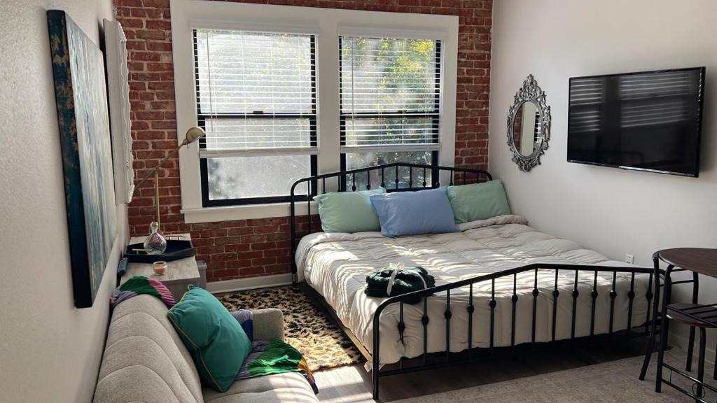 Little Armenia Apartment | Newlodge East Hollywood Retreat